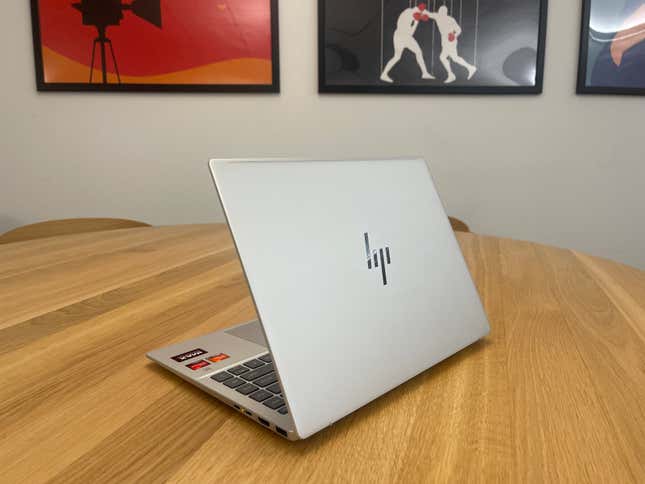 Bild zum Artikel mit dem Titel „HP Pavilion Plus 2023 Test: Ein beeindruckender preisgünstiger Laptop mit tollem Display“.